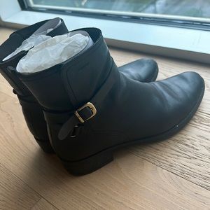 Geox water resistent leather ankle boots. Size 39